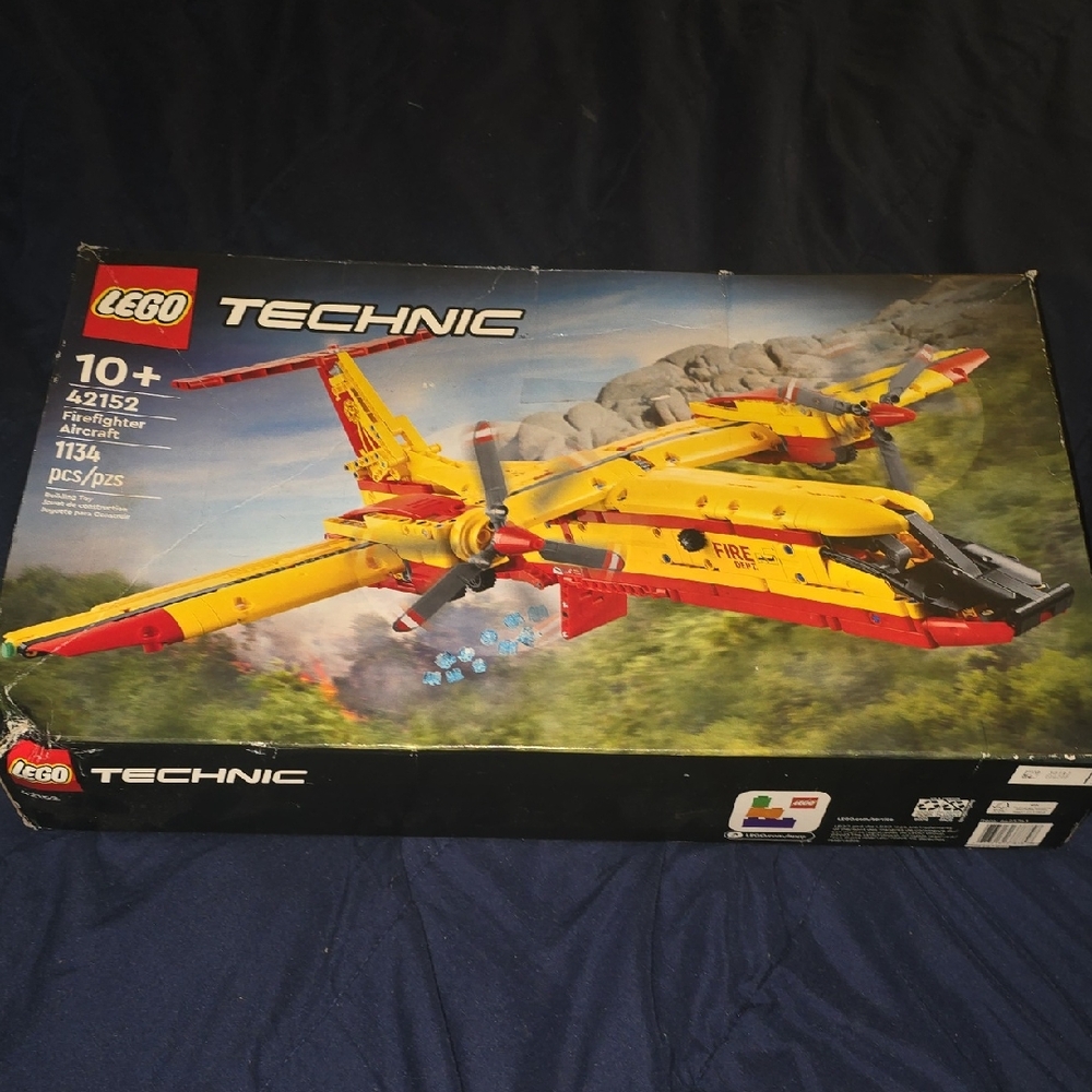 UNOPENED LEGO Technic Fire Rescue Aircraft 42152 - Yellow and Red